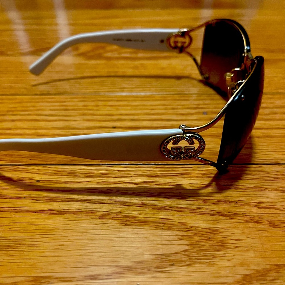 White framed Gucci glasses